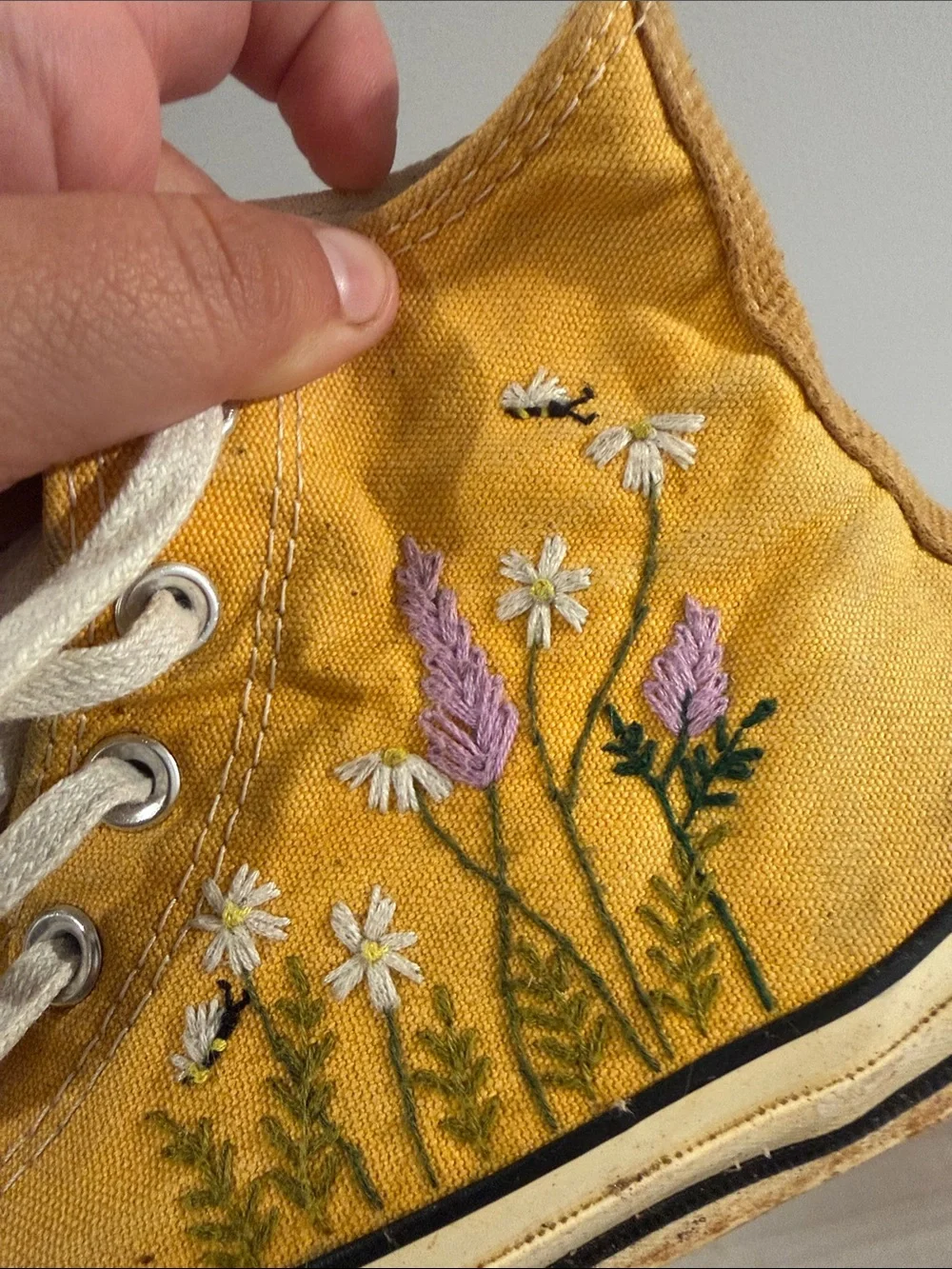 Women’s Yellow embroidered converses size 6